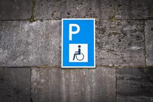 Chiedere l'autorizzazione per la circolazione e la sosta di veicoli per il trasporto dei disabili